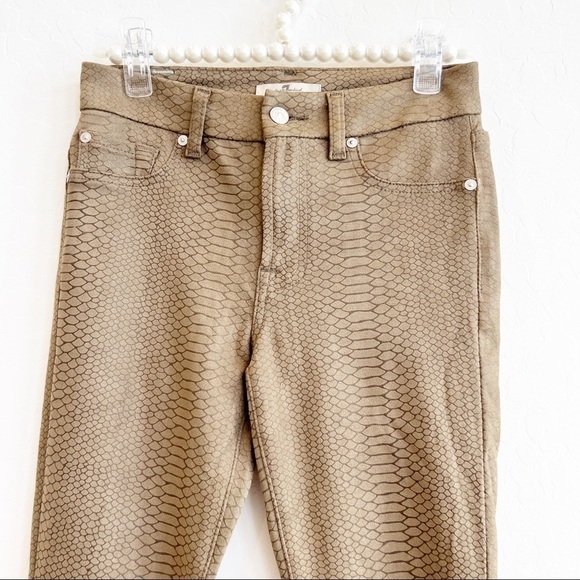 7 For All Mankind Women’s Faux Suede Skinny Jeans Pants Snakeskin Brown 27 - Picture 2 of 7